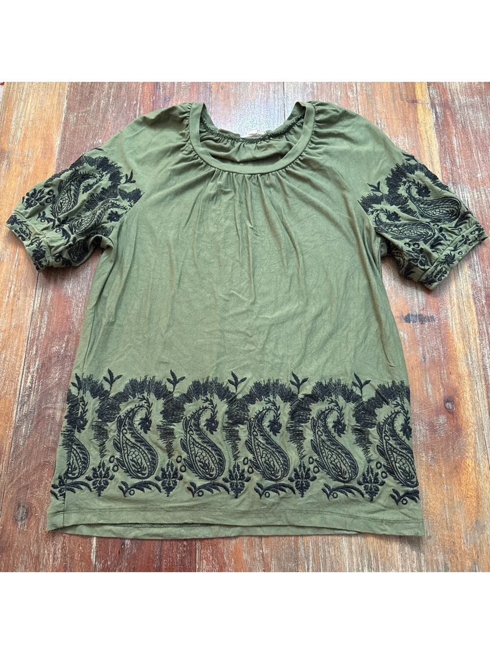 Cupio Green Black Paisley Embroidered Tee Medium